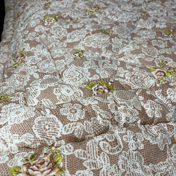 RARE FIND Vintage Never Used Bedspread. Floral and Lace Pattern - Picture 3 of 7